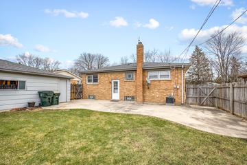 250 N Greenview Ave., Mundelein, IL 60060