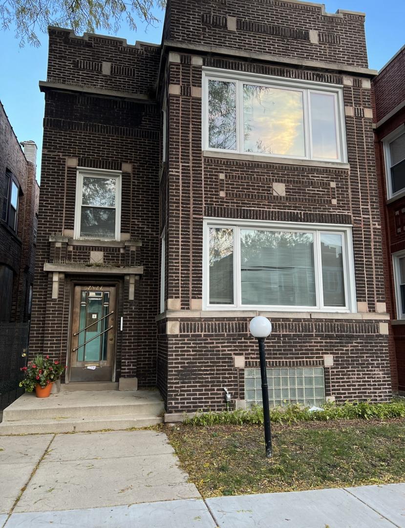 7527 S Champlain Ave., Chicago, IL 60619