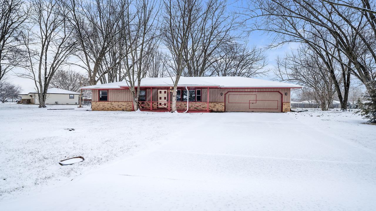 9907 Debbie Ln., Machesney Park, IL 61115