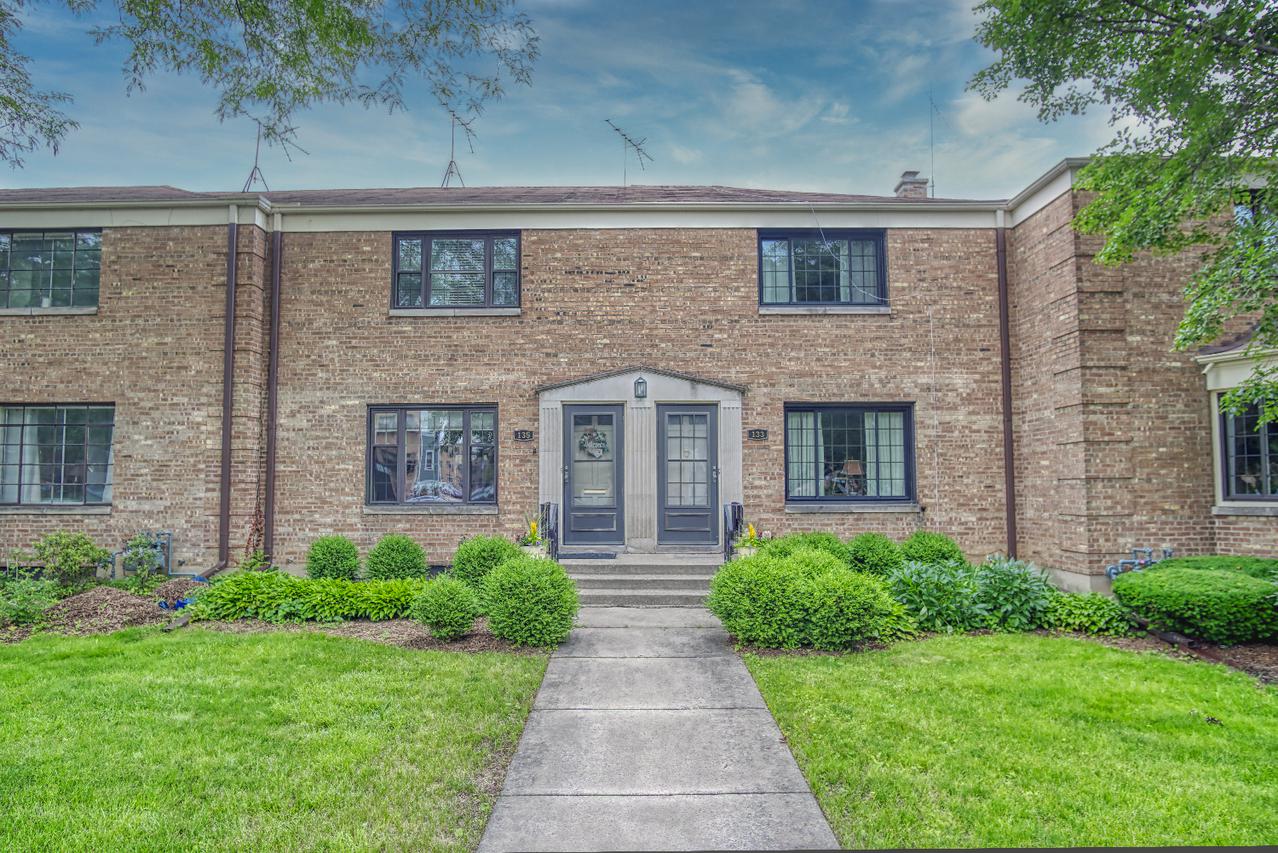 135 Fellows Ct., Elmhurst, IL 60126