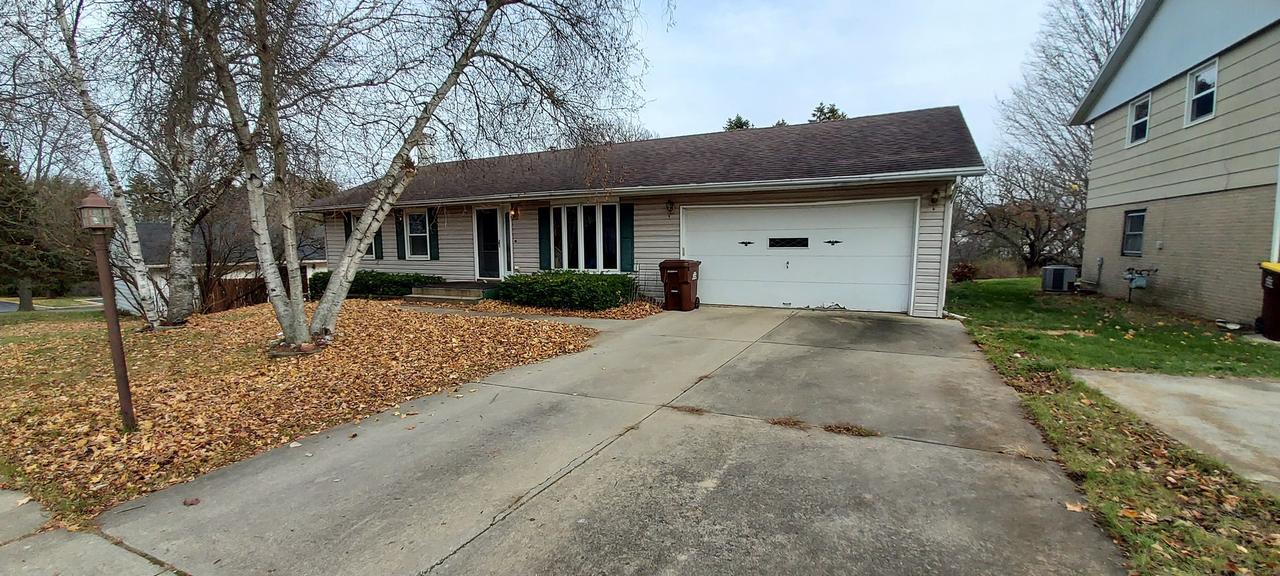667 Shimer Dr., Freeport, IL 61032