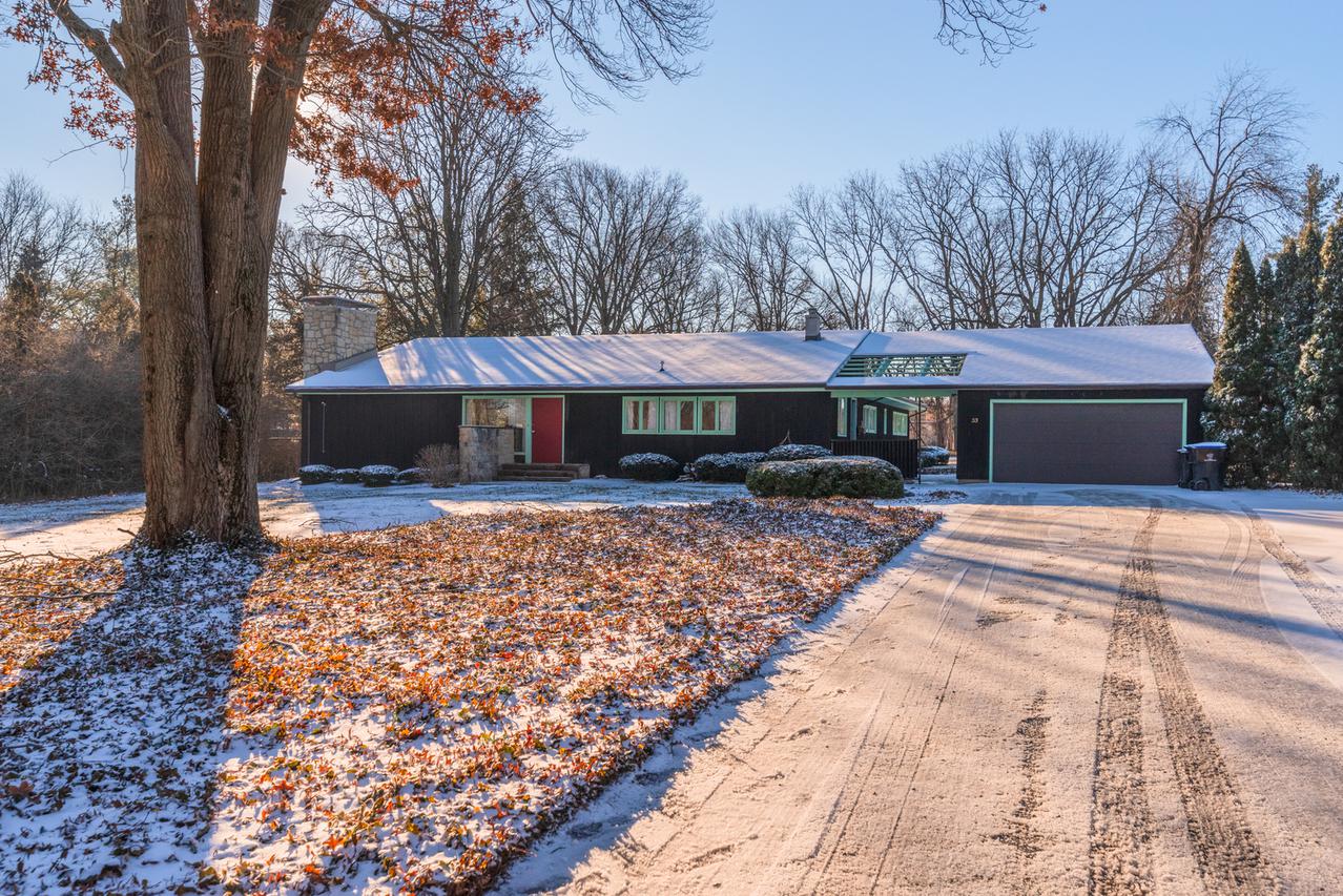 33 Sunset Rd., Bloomington, IL 61701