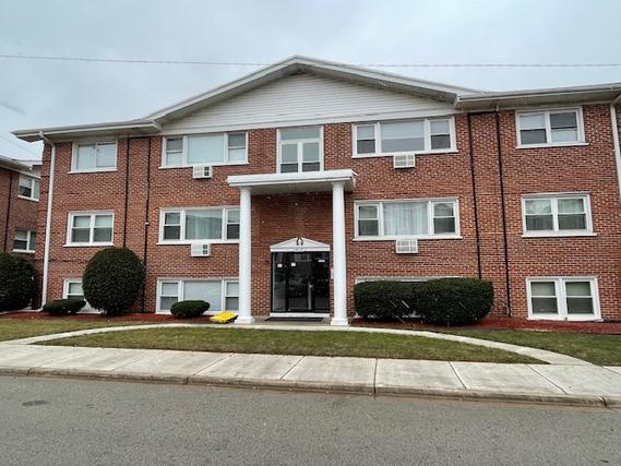 10137 Hartford Ct. #1C, Schiller Park, IL 60176