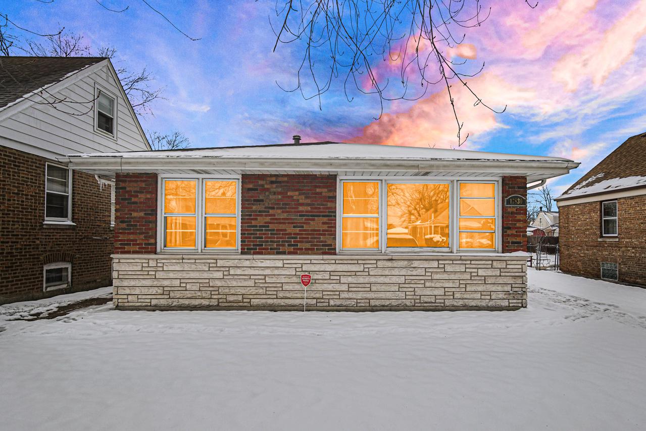 17830 Commercial Ave., Lansing, IL 60438