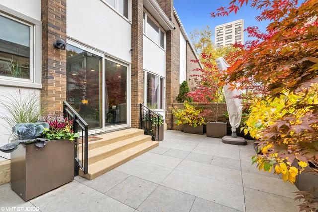 84 W. Schiller St., Chicago, IL 60610