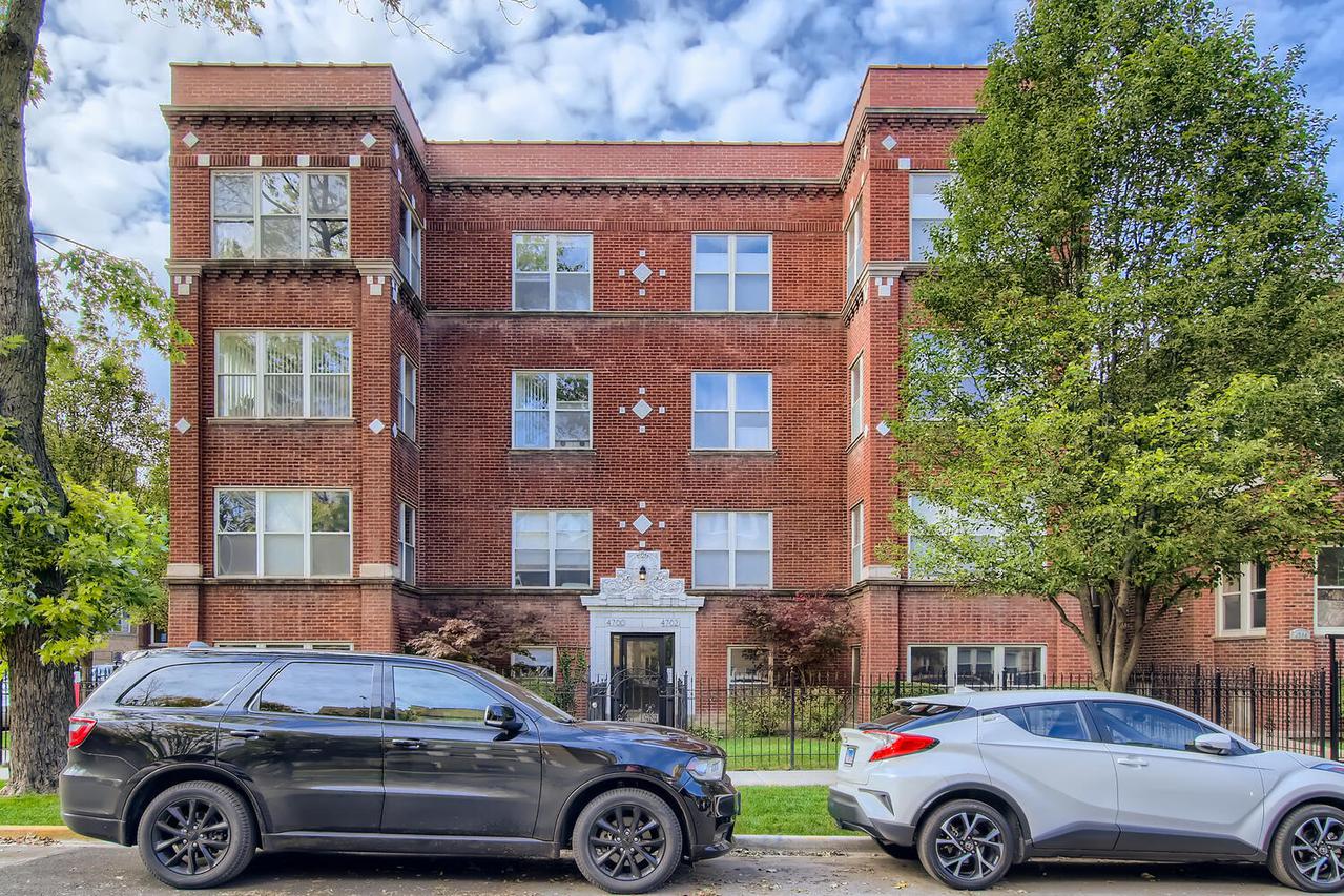 4702 N Monticello Ave. #104, Chicago, IL 60625