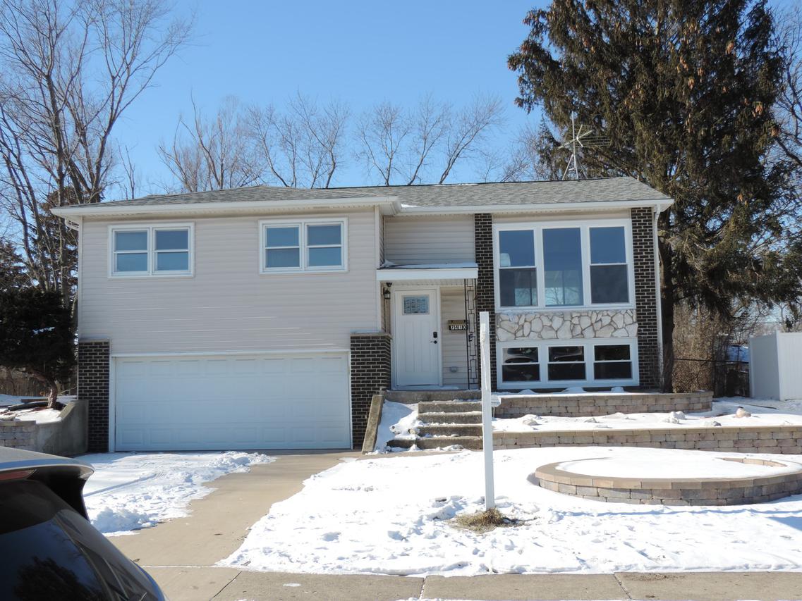 7410 Hawthorne Ave., Woodridge, IL 60517