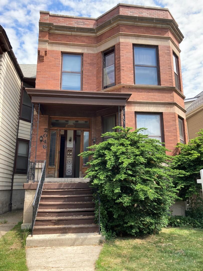 2046 W Addison St., Chicago, IL 60618
