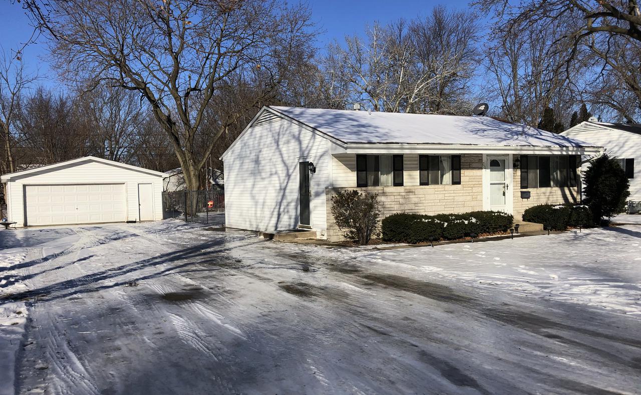 301 Edgelawn Dr., Plano, IL 60545