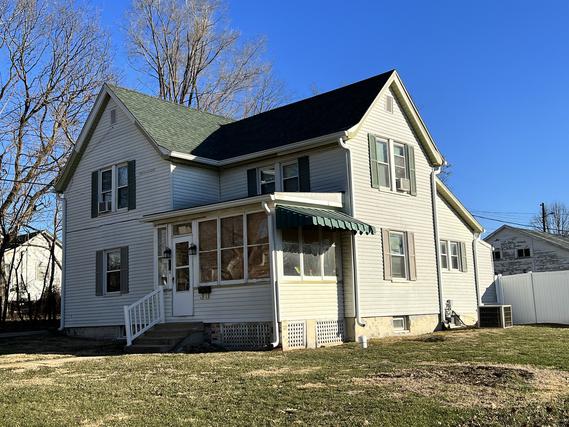 314 S Madison St., Clinton, IL 61727