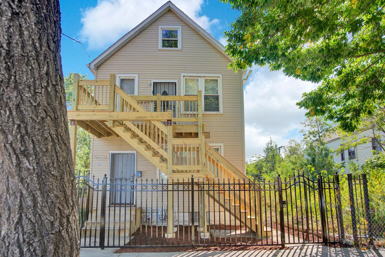 8351 S Buffalo Ave., Chicago, IL 60617