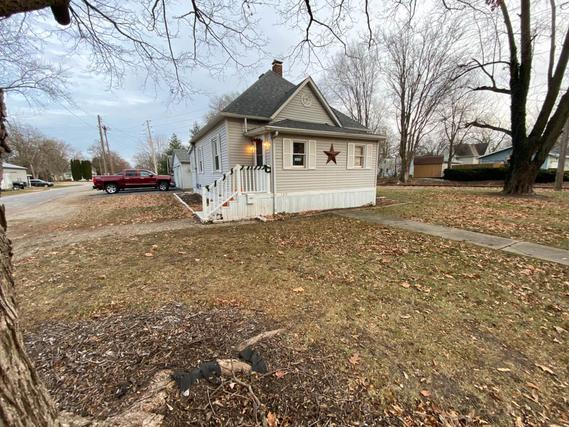122 N Walnut St., Clinton, IL 61727