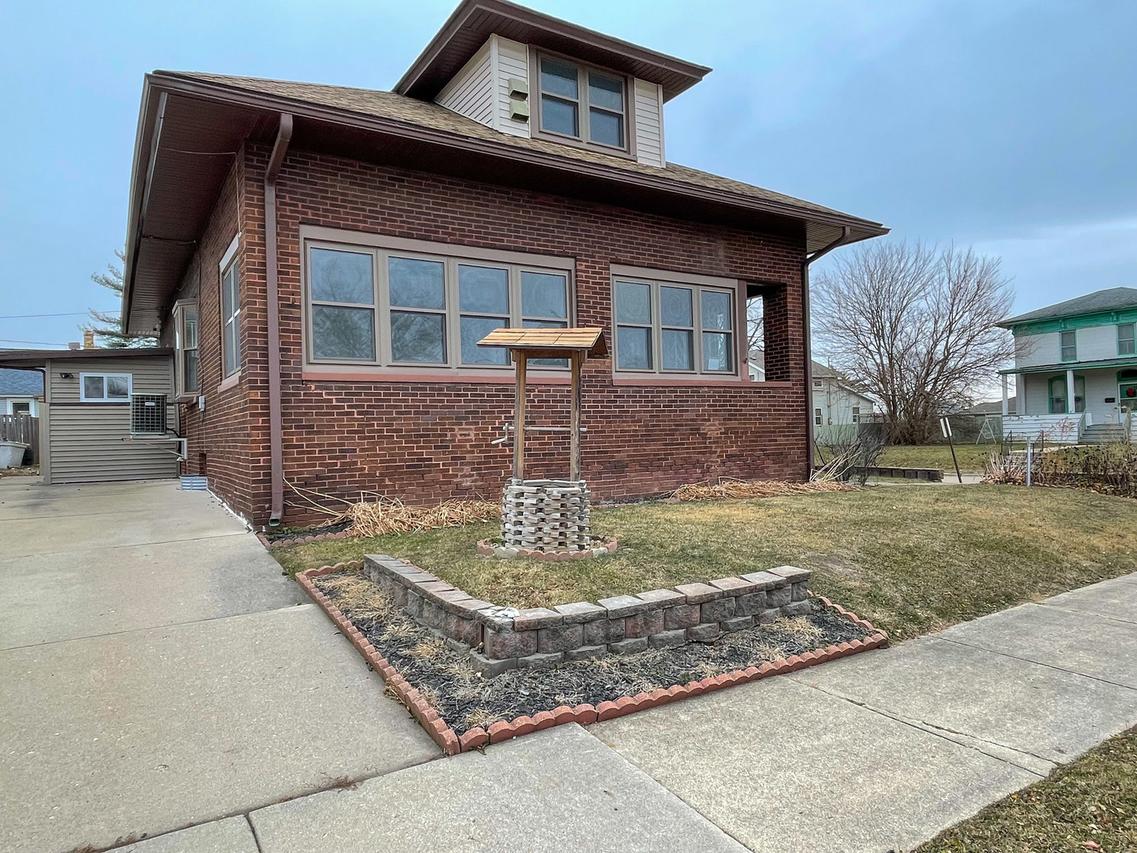 305 9th St., Lasalle, IL 61301