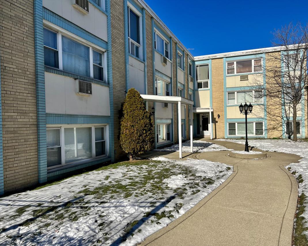 6854 Cermak Rd. #GC, Berwyn, IL 60402