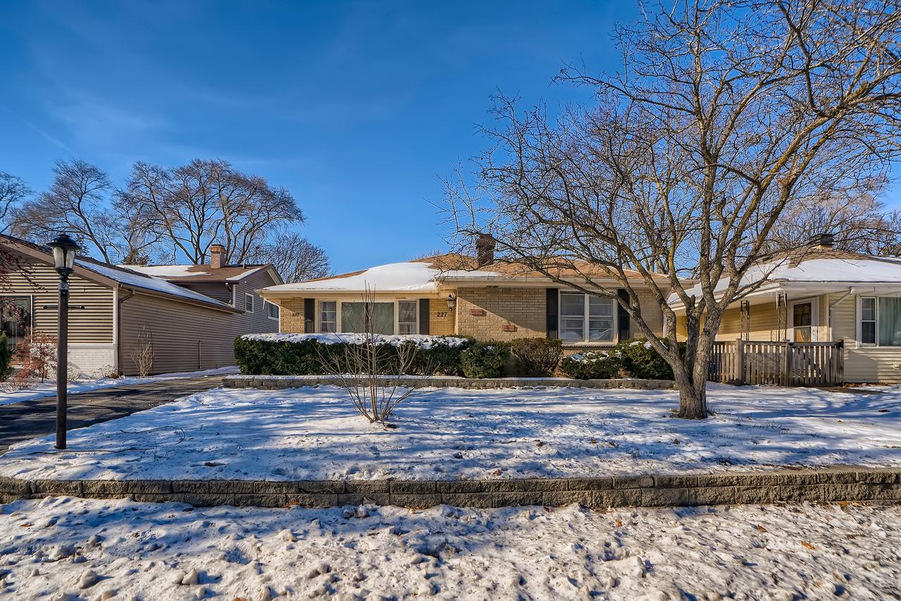 227 N Butterfield Rd., Libertyville, IL 60048