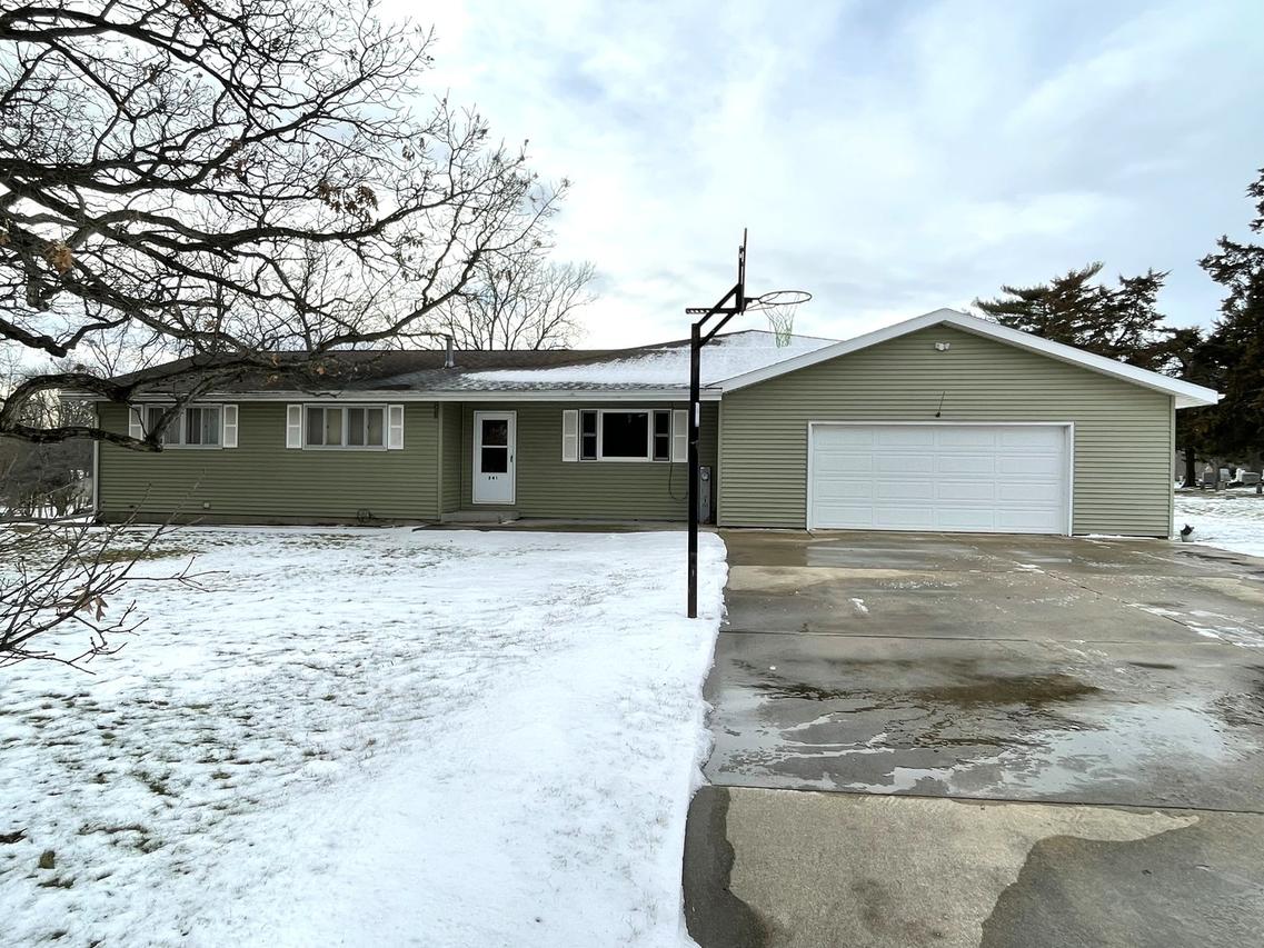 241 N State St., Franklin Grove, IL 61031