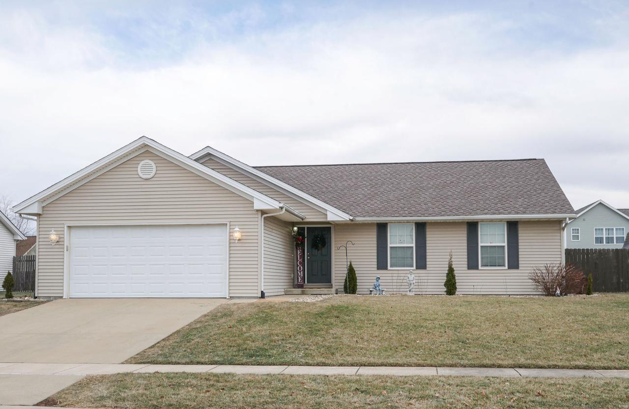 1015 Possum Tr., Villa Grove, IL 61956