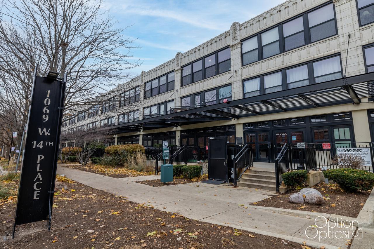 1069 W 14th Pl. #201, Chicago, IL 60608