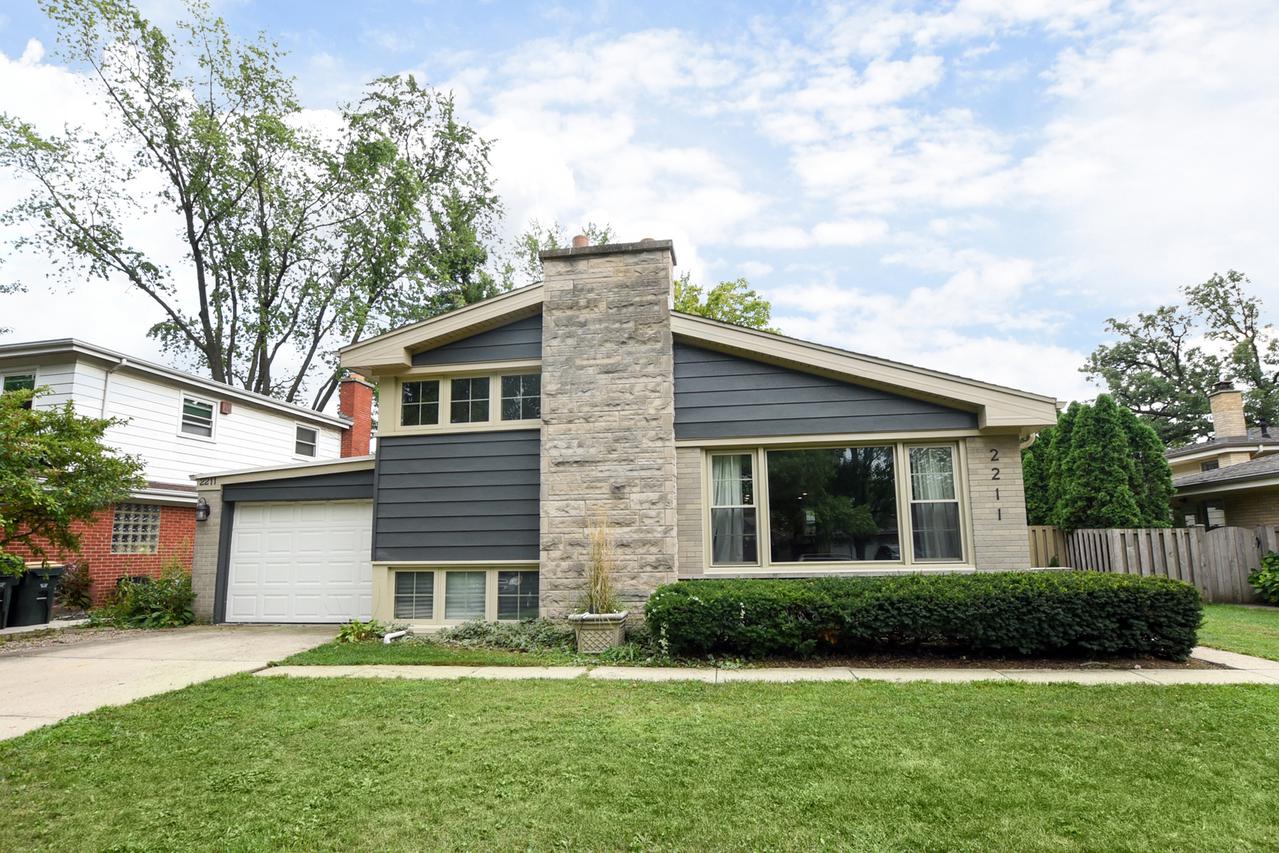 2211 Birch St., Park Ridge, IL 60068
