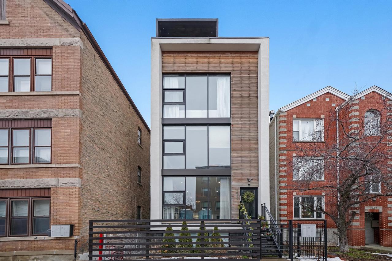 1530 W Chestnut St. #3, Chicago, IL 60642