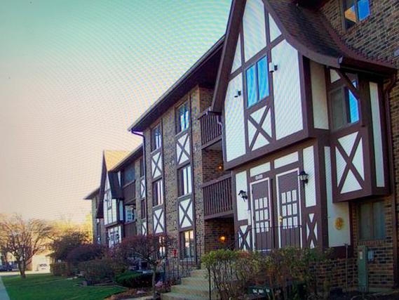 10408 Circle Dr. #306, Oak Lawn, IL 60453