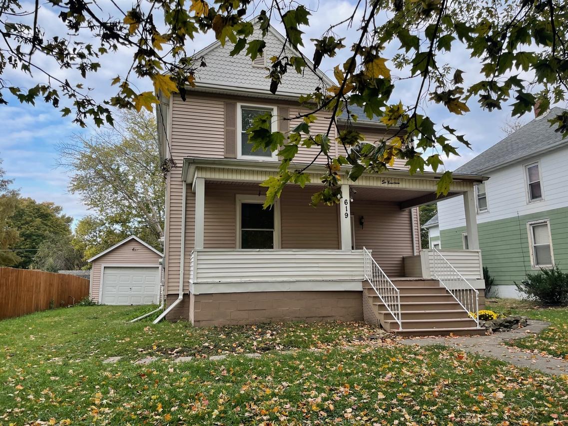 619 S 4th St., Hoopeston, IL 60942