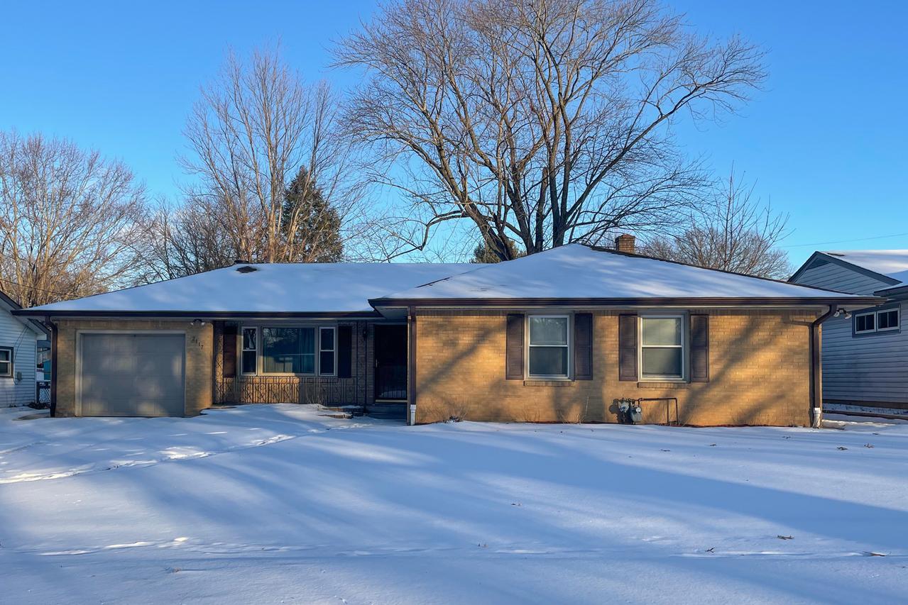 2117 Springbrook Ave., Rockford, IL 61107