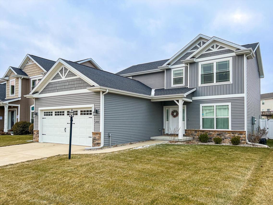 205 Bradford Ave., Savoy, IL 61874
