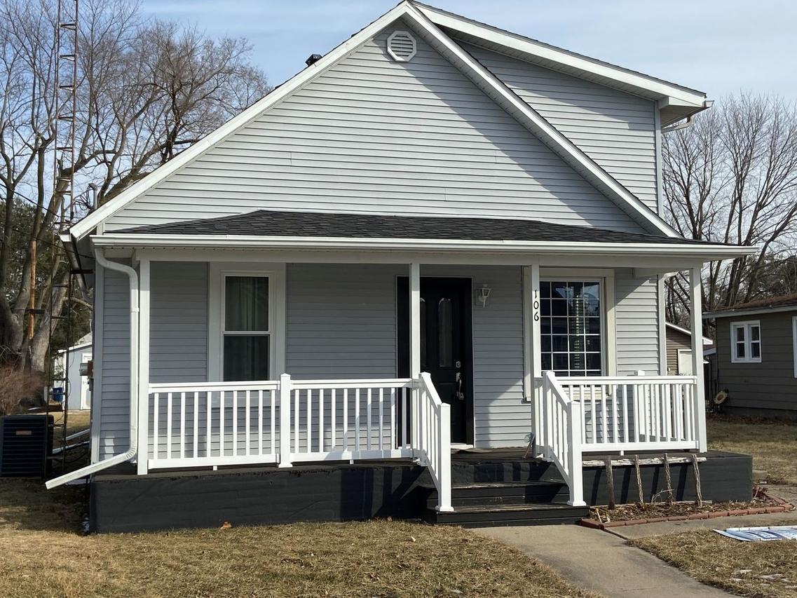 106 N Taylor St., Cherry, IL 61317