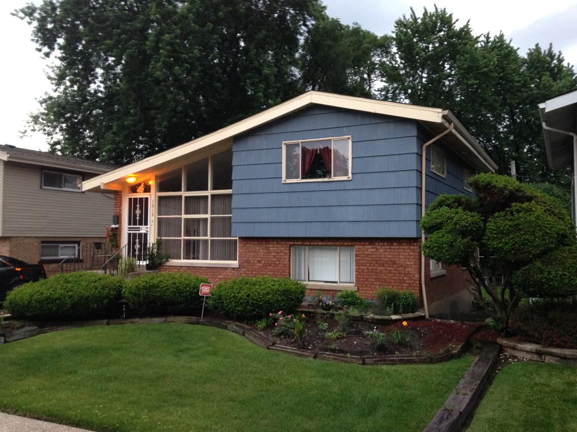 1215 E 85th St., Chicago, IL 60619