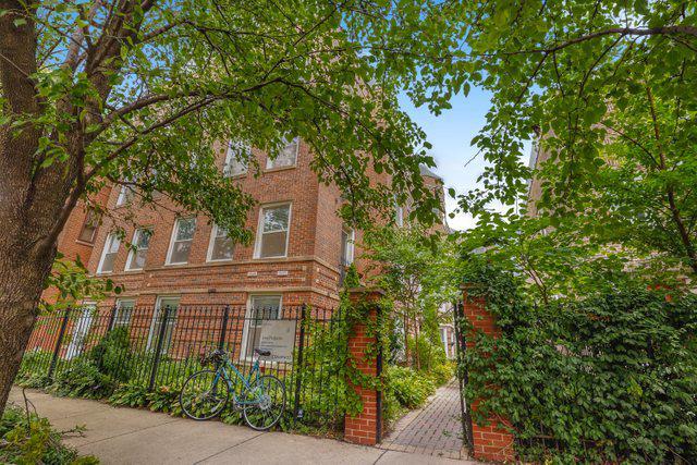 3039 N Troy St. #2E, Chicago, IL 60618