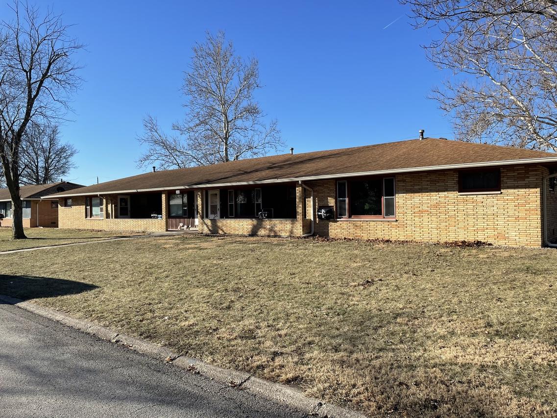 300 S John St., Thomasboro, IL 61878