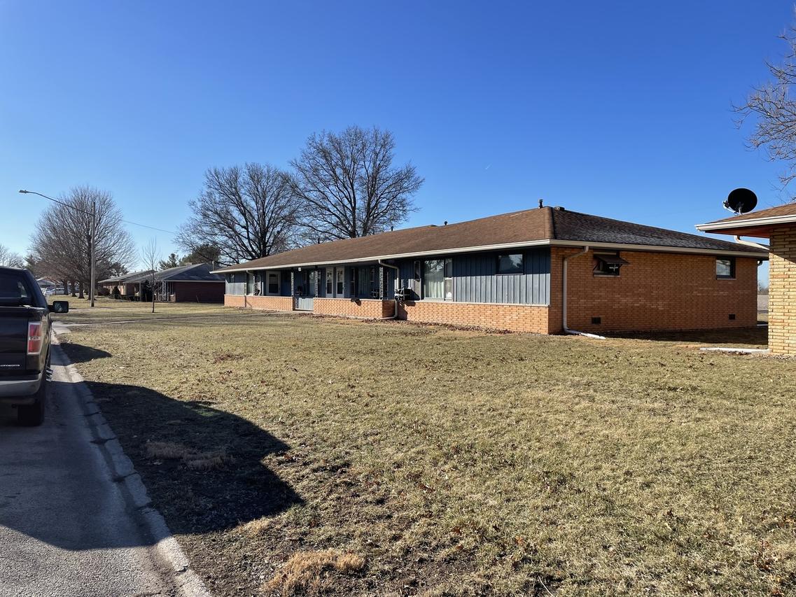 302 S John St., Thomasboro, IL 61878