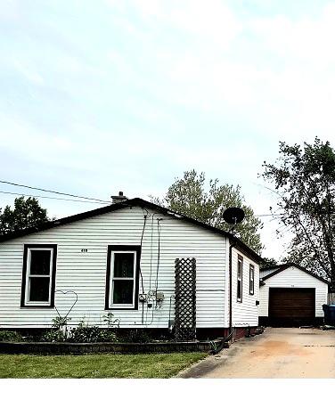 610 Division St., Dixon, IL 61021