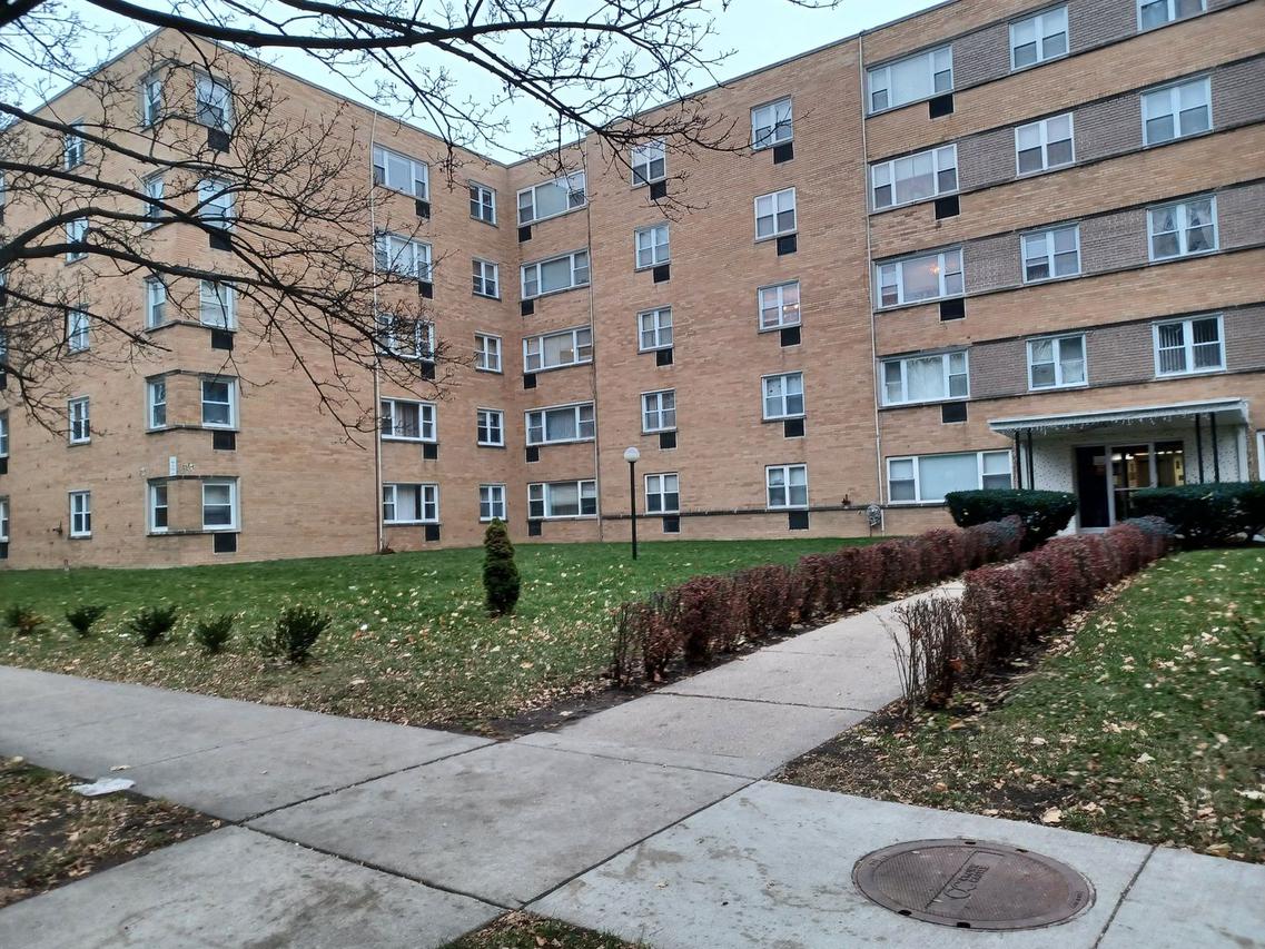6161 N Hoyne Ave. #D102, Chicago, IL 60659