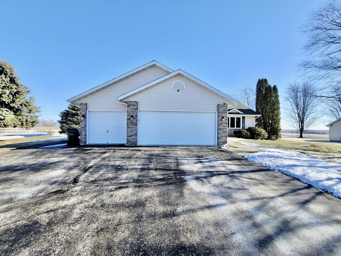 5711 Carole Ct., Monroe Center, IL 61052