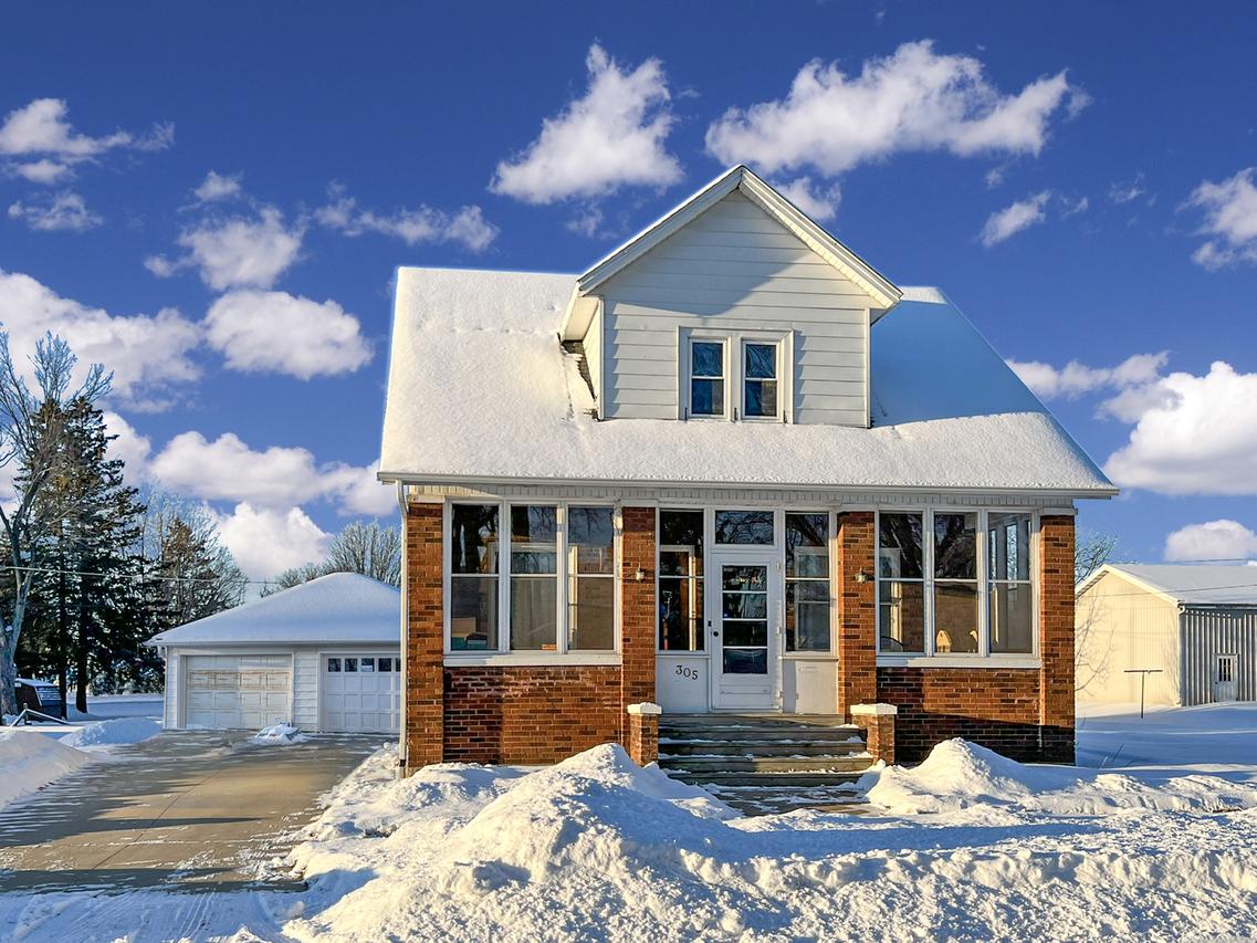 305 E Mason St., Lena, IL 61048