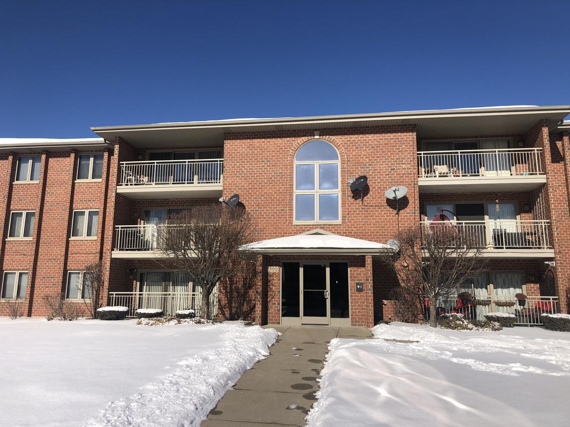 7800 W 89th St. #101, Hickory Hills, IL 60457