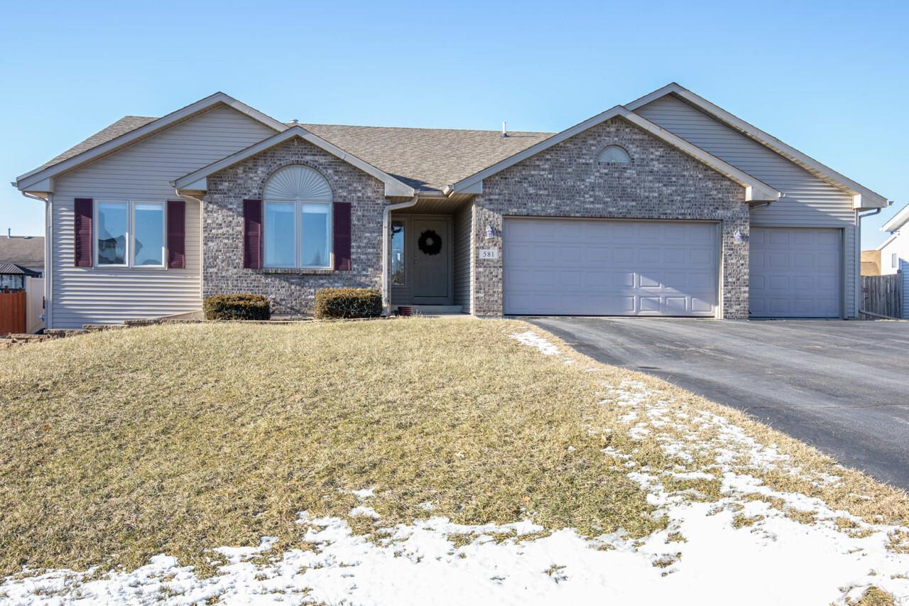 581 Purple Sage Dr., Roscoe, IL 61073