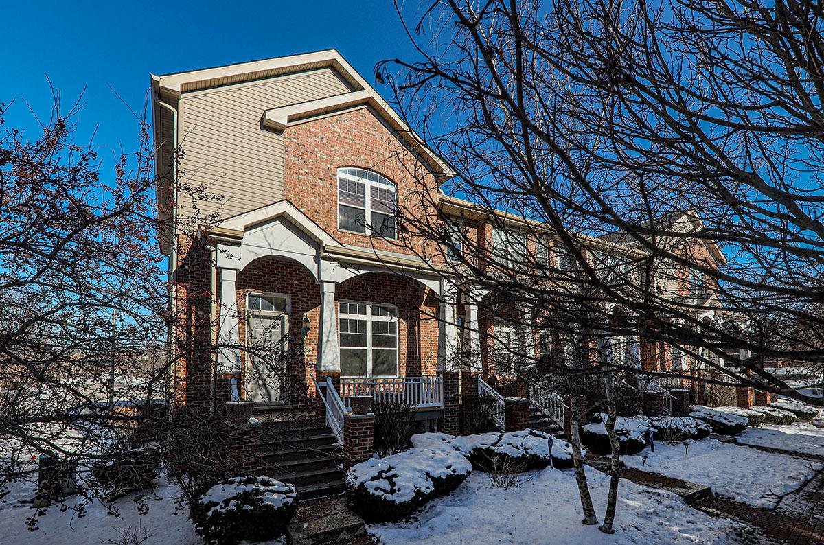 6123 River Bend Dr., Lisle, IL 60532