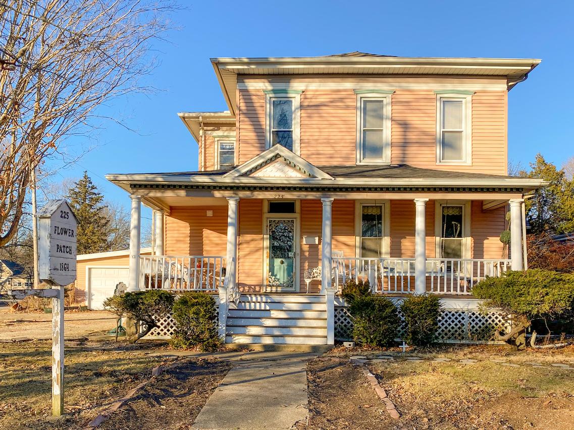 225 E Jefferson St., Arcola, IL 61910