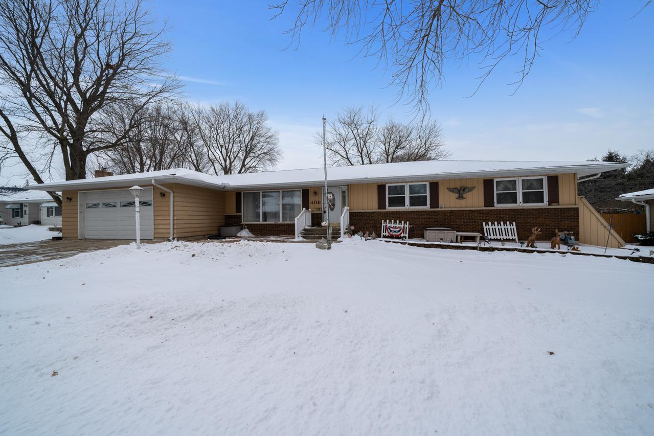 406 Tracy Ave., Ashton, IL 61006