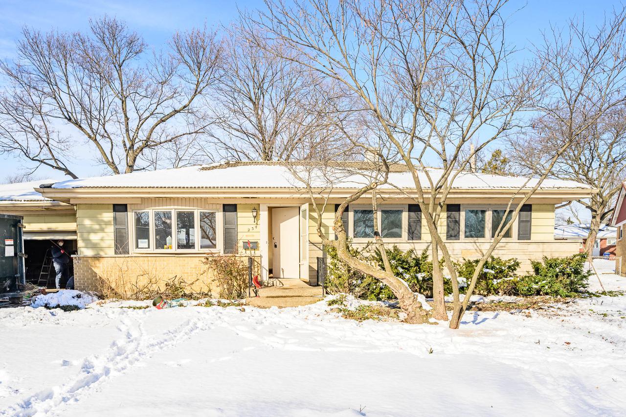 234 Mccain Ct., Des Plaines, IL 60016