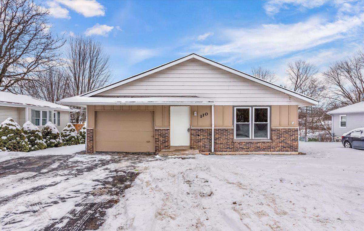 110 Indian Tr., Lake In The Hills, IL 60156