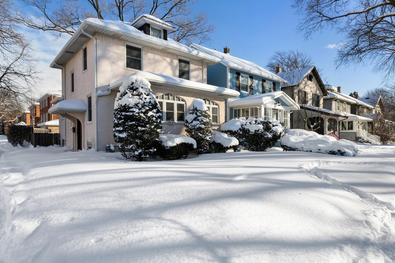 2537 Ashland Ave., Evanston, IL 60201