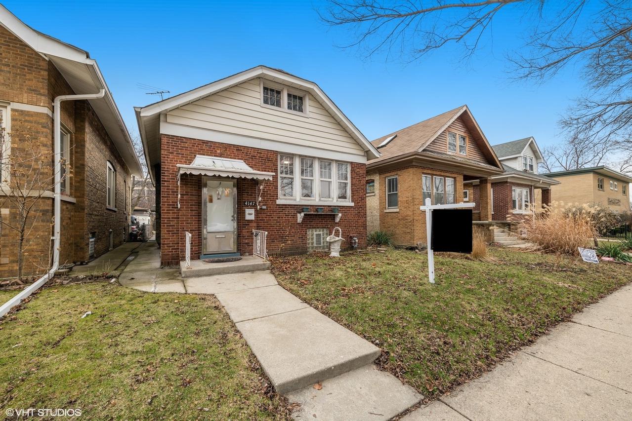4147 W Oakdale Ave., Chicago, IL 60641