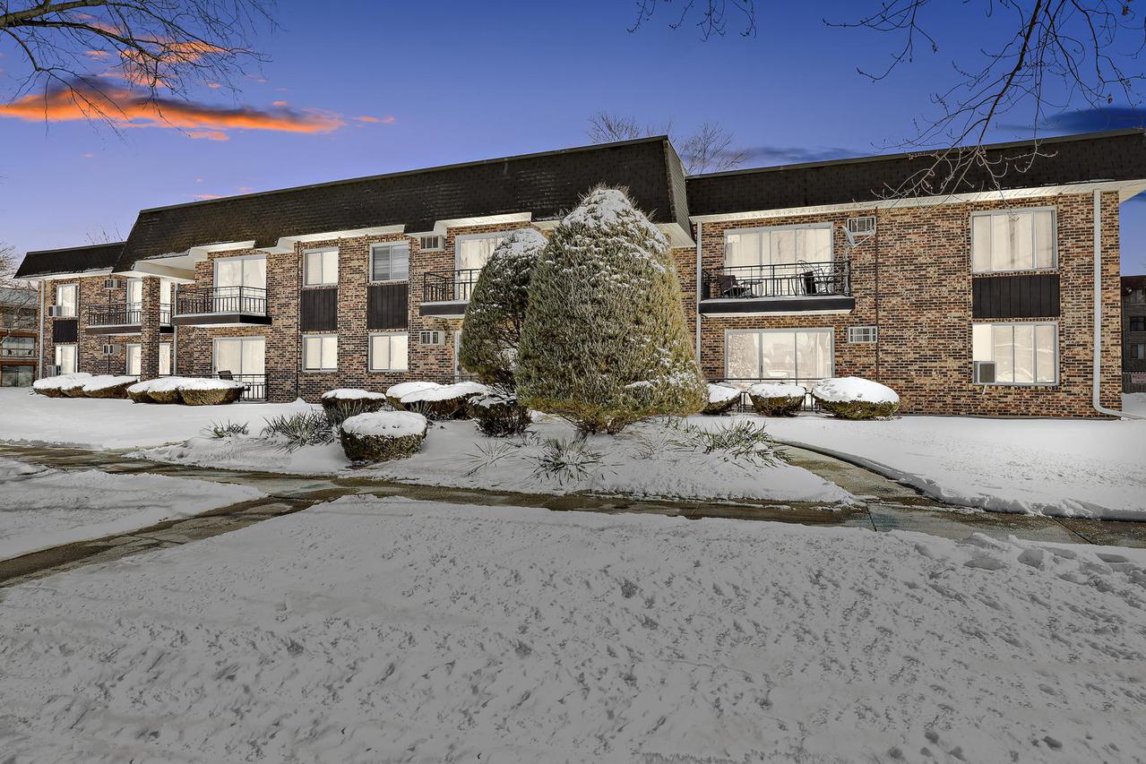 18205 Hart Dr. #3B, Homewood, IL 60430