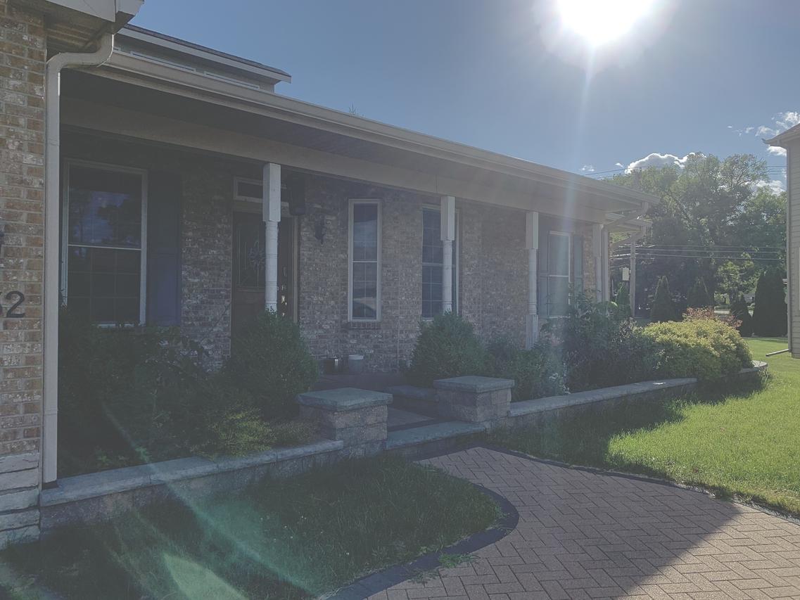 1532 Marikay Ave., Aurora, IL 60505