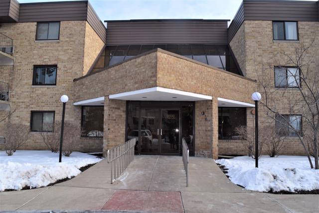 5600 Astor Ln. #311, Rolling Meadows, IL 60008
