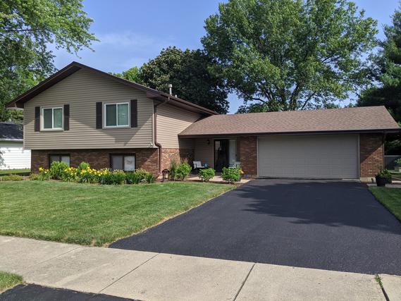 2425 Bradford Dr., Aurora, IL 60506